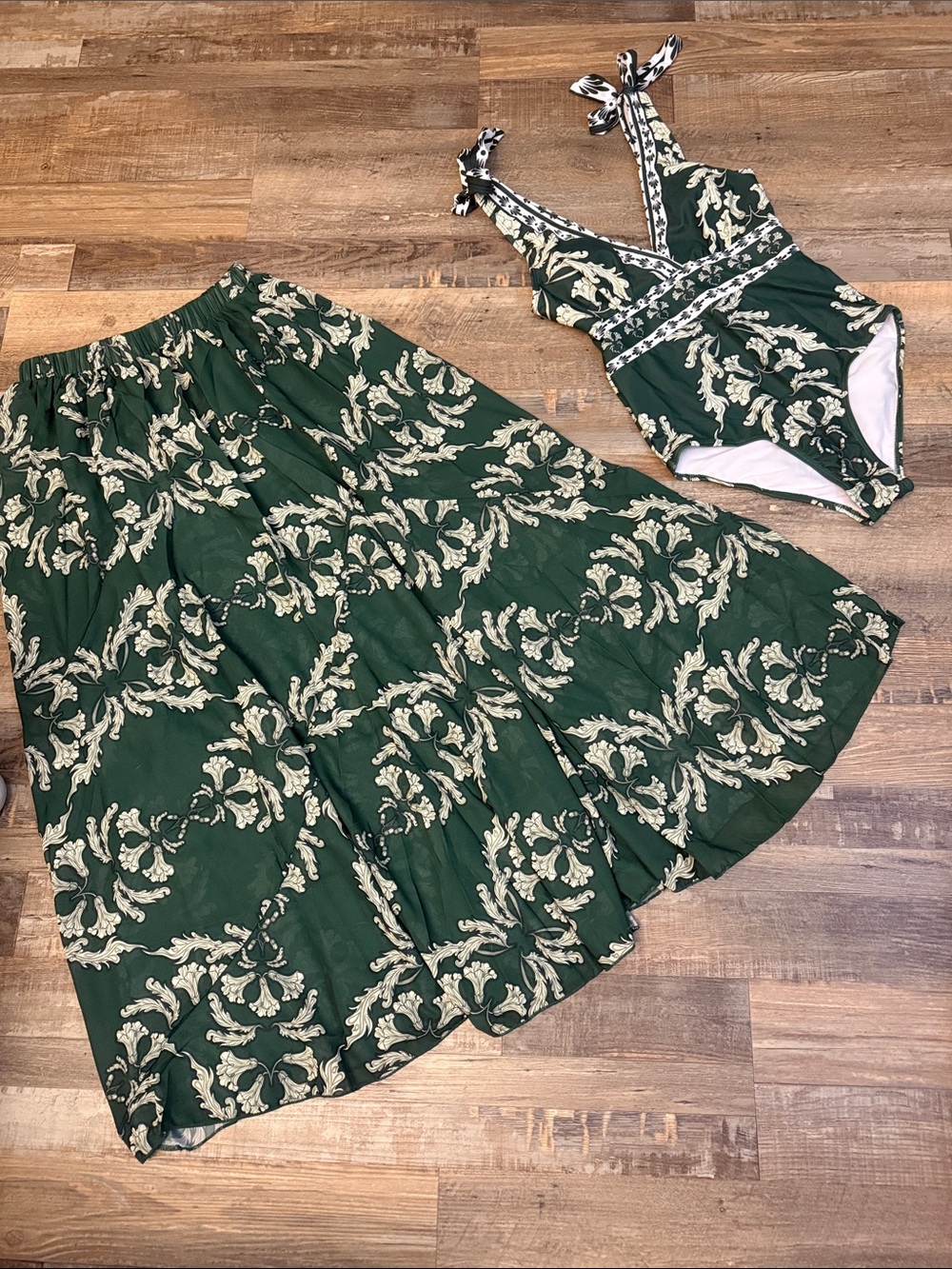 Gorgeous botanical baroque print with skirt